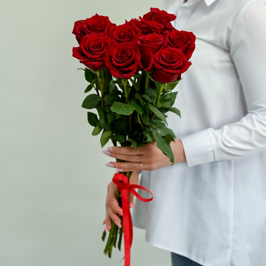 9 красных роз 60 см